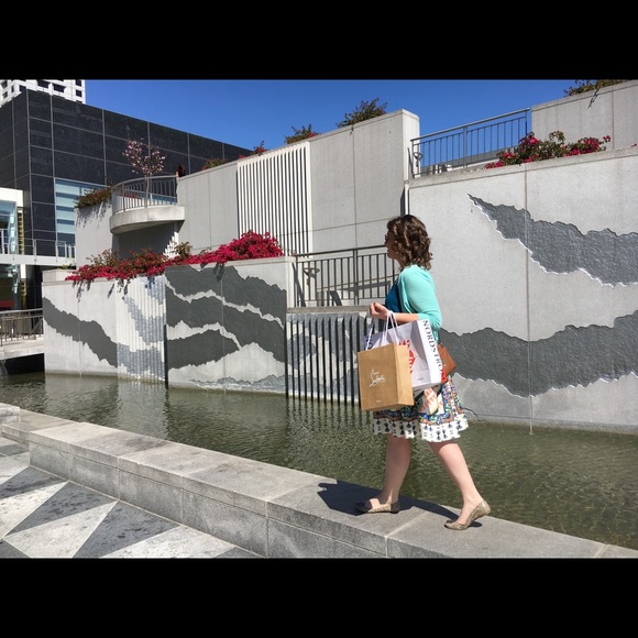 Meet your Posher, Leigh - Picture 2 of 6